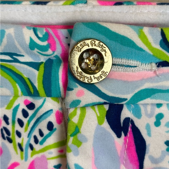 Lilly Pulitzer Tropical Floral Shorts Size 00 - Picture 2 of 7
